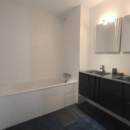 Luxurious Monaco&seaview, Infinitypool&parking Apartment