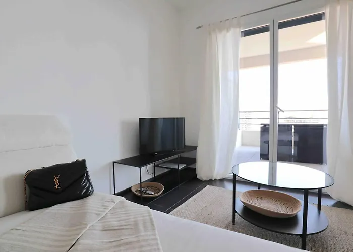 Luxurious Monaco&seaview, Infinitypool&parking 보솔레이